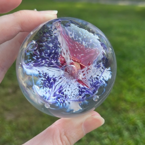 Purple Pink & White Peruvian Lilly Bubble Art Glass Paperweight - Picture 4 of 5